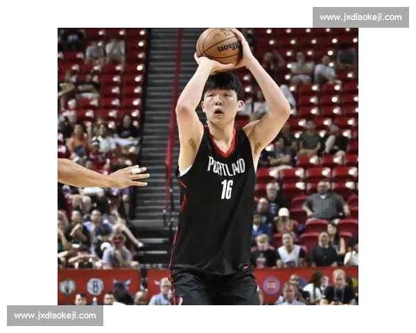 杨瀚森 NBA 选秀夜藏爱！袖口绣女友名 + 情侣手链实锤，青梅竹马太甜了